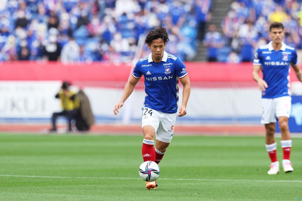 关于横滨水手队员连续进球，成为球队最佳射手的信息