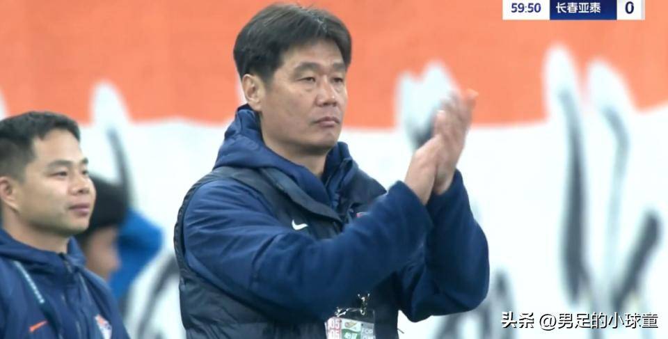 教练调兵遣将，战术变化引发球迷议论的简单介绍