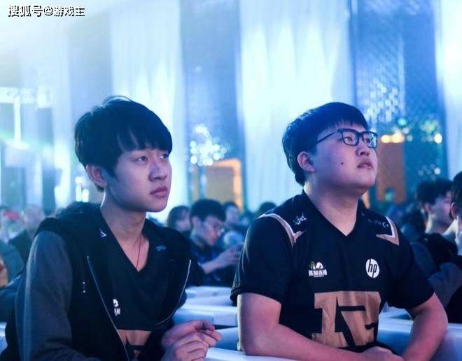 Uzi重返赛场，夺冠首场状态出色，瑞士队观众沸腾！