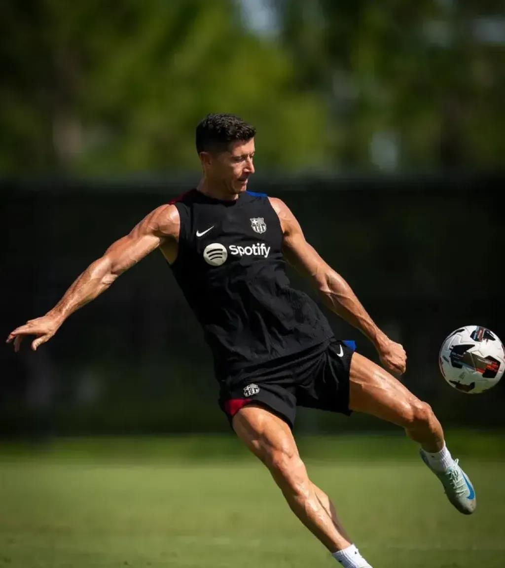 莱万多夫斯基官方宣布重返赛场新规，G2引发争议！的简单介绍