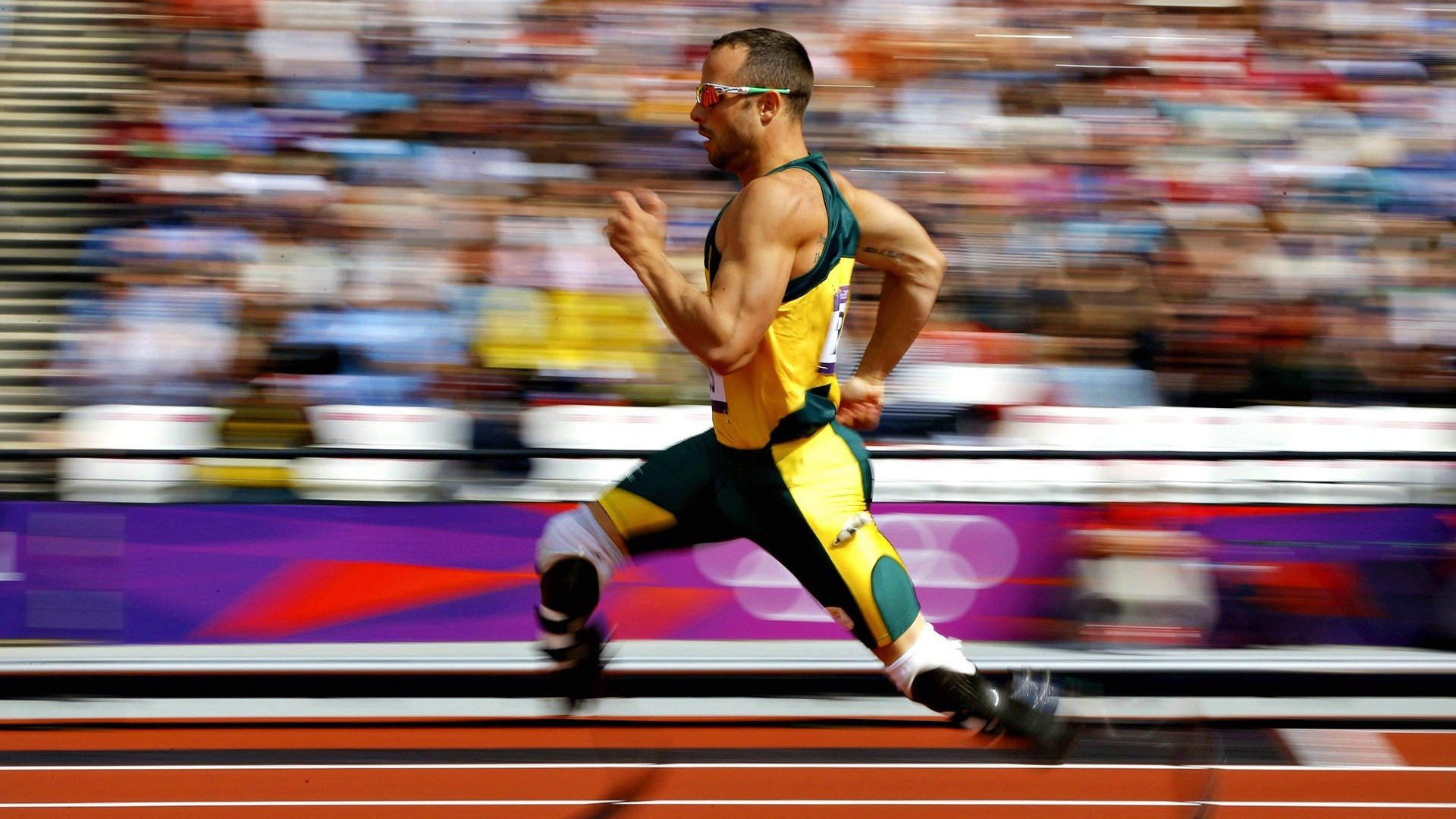 费德勒重返赛场，引爆全场热情，中国观众掌声雷动