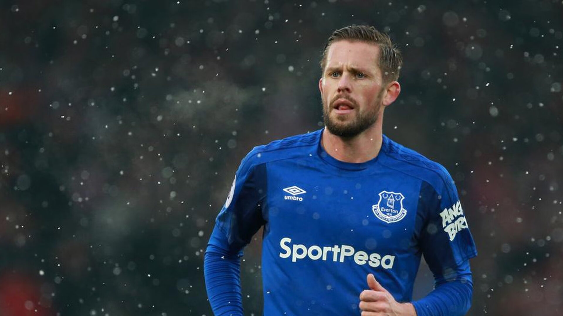 战术调整首场状态出色，老鹰观众沸腾！，TheShy重返赛场赢得满堂喝彩